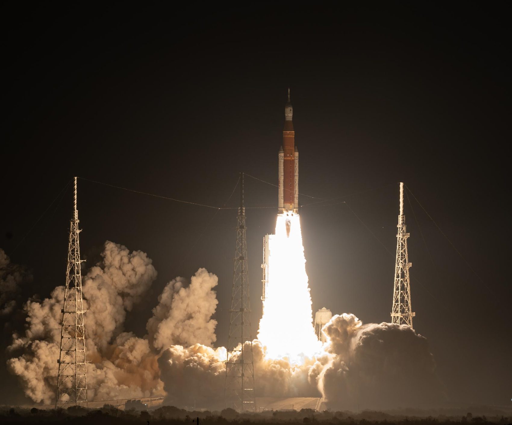 Lanzamiento del cohete SLS con la nave Orion, misión Artemis I