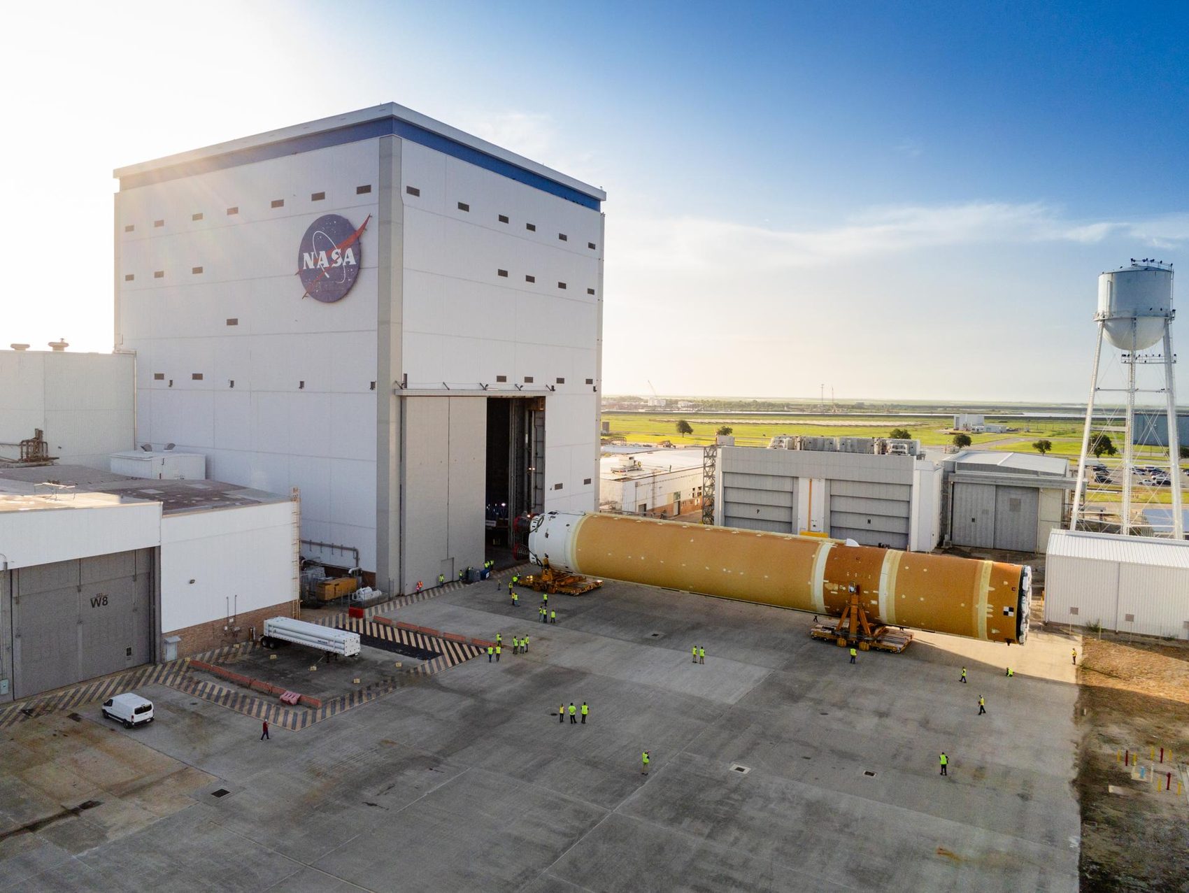 Equipos de la NASA y Boeing preparan la etapa central del cohete SLS de Artemis II en Michoud